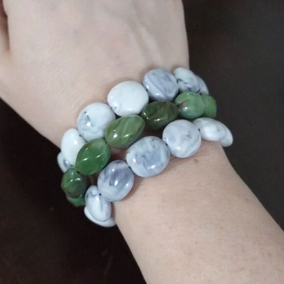 Women's Blue and Green Beaded Three Strand Bracelet with Toggle Clasp - Picture 4 of 6